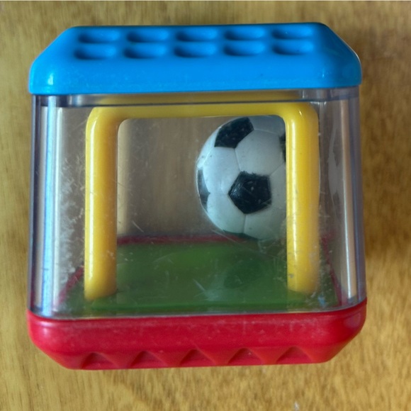 6 Vintage Fisher Price Peek-A-Boo Blocks. 4 Sports, 2 Abstract Blocks. Set #6. - Picture 3 of 9